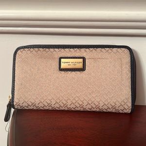 Tommy Hilfiger wallet NWT